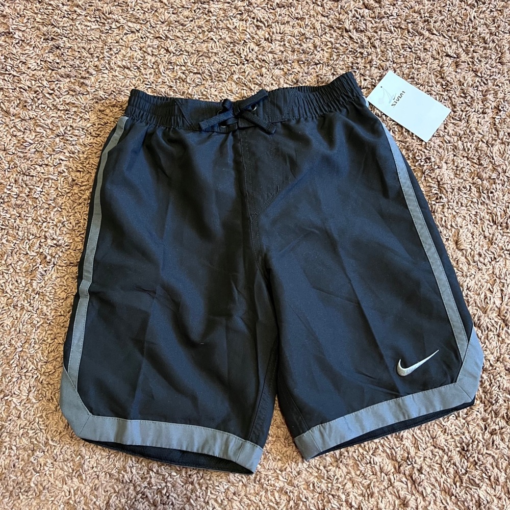 Nike Boys Swim Shorts Black Anthracite Board Trunks NESSE793-001 Size Large  NWT